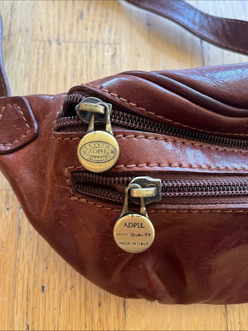 Vintage leather Adpel bum bag/ fanny pack - Picture 2 of 5
